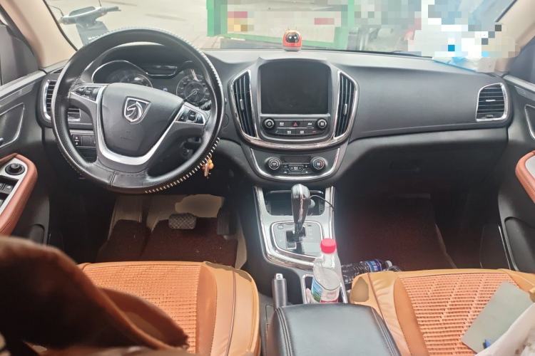 Used Baojun 560 2016 1.8L iAMT Elite Edition Center Console