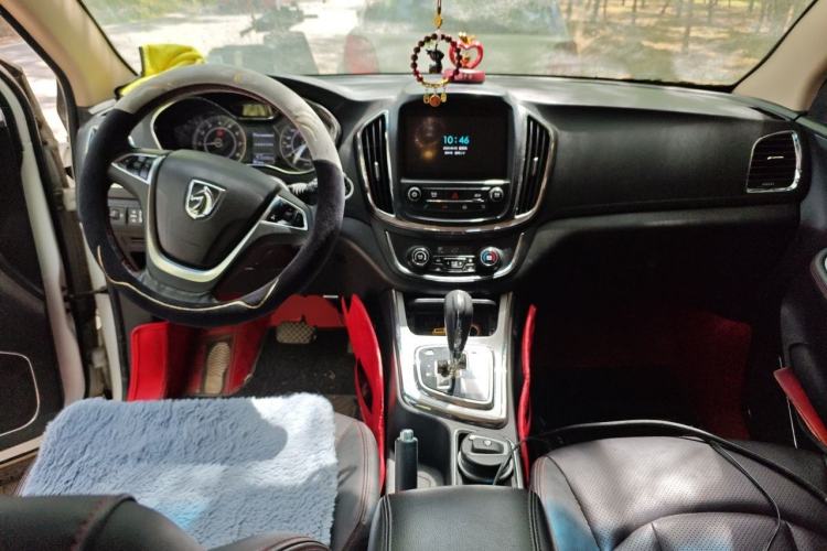 Used Baojun 560 2016 1.8L iAMT Luxury Model Center Console