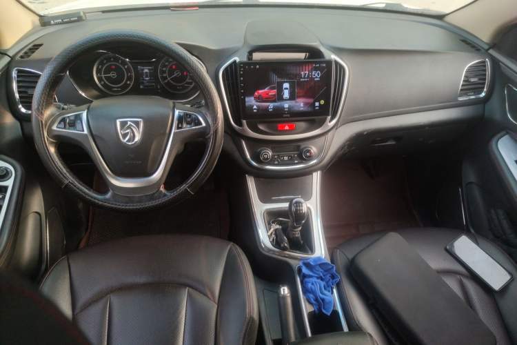 Used Baojun 560 2016 1.5T Manual Luxury Model Center Console