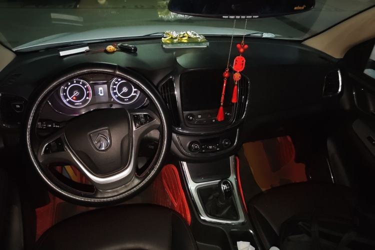 Used Baojun 560 2016 1.8L Manual Luxury Edition Center Console