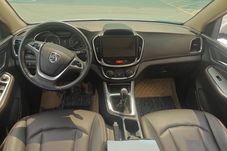 Used Baojun 560 2016 1.5T Manual Luxury Model Center Console