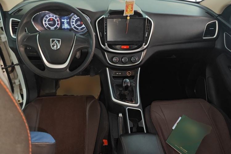 Used Baojun 560 2016 1.8L Manual Value Edition Center Console