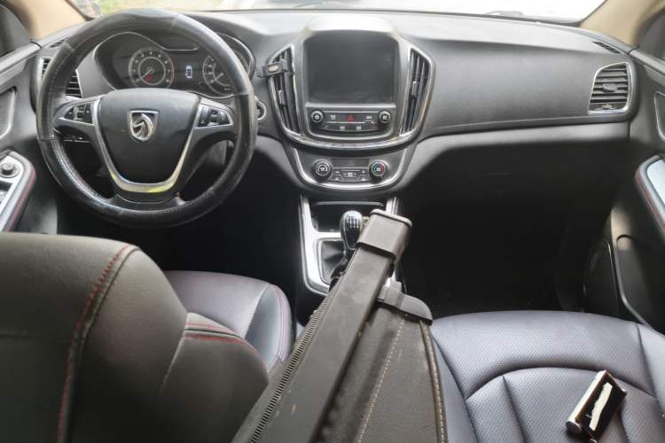 Used Baojun 560 2016 1.5T Manual Luxury Model Center Console