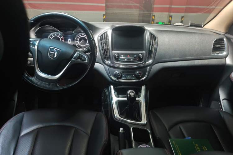 Used Baojun 560 2016 1.5T Manual Luxury Model Center Console