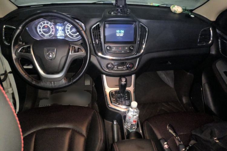 Used Baojun 560 2016 1.8L iAMT Luxury Model Center Console