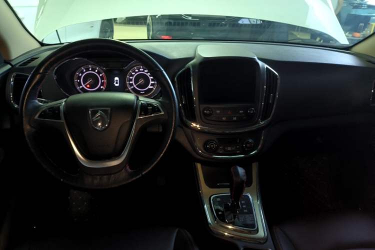 Used Baojun 560 2016 1.8L iAMT Luxury Model Center Console
