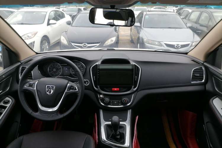 Used Baojun 560 2016 1.5T Manual Luxury Model Center Console