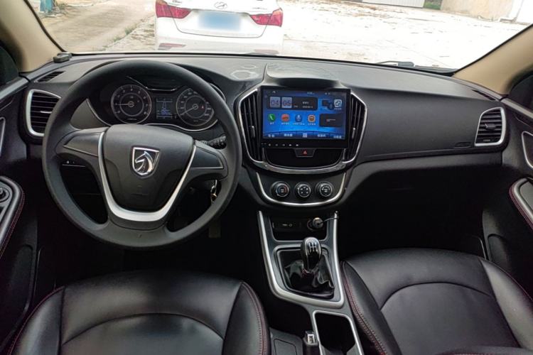 Used Baojun 560 2016 1.8L Manual Value Edition Center Console