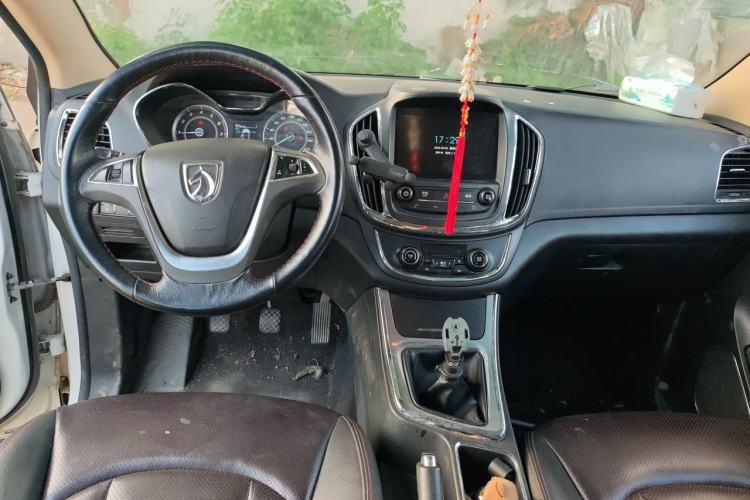 Used Baojun 560 2016 1.5T Manual Luxury Model Center Console