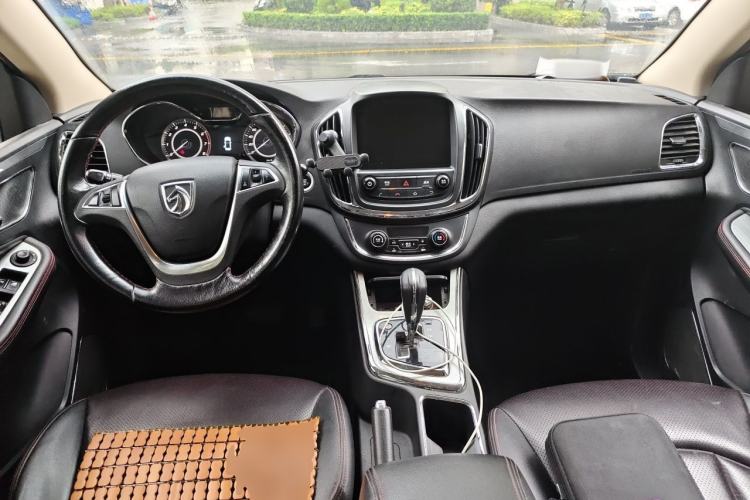 Used Baojun 560 2016 1.8L iAMT Luxury Model Center Console
