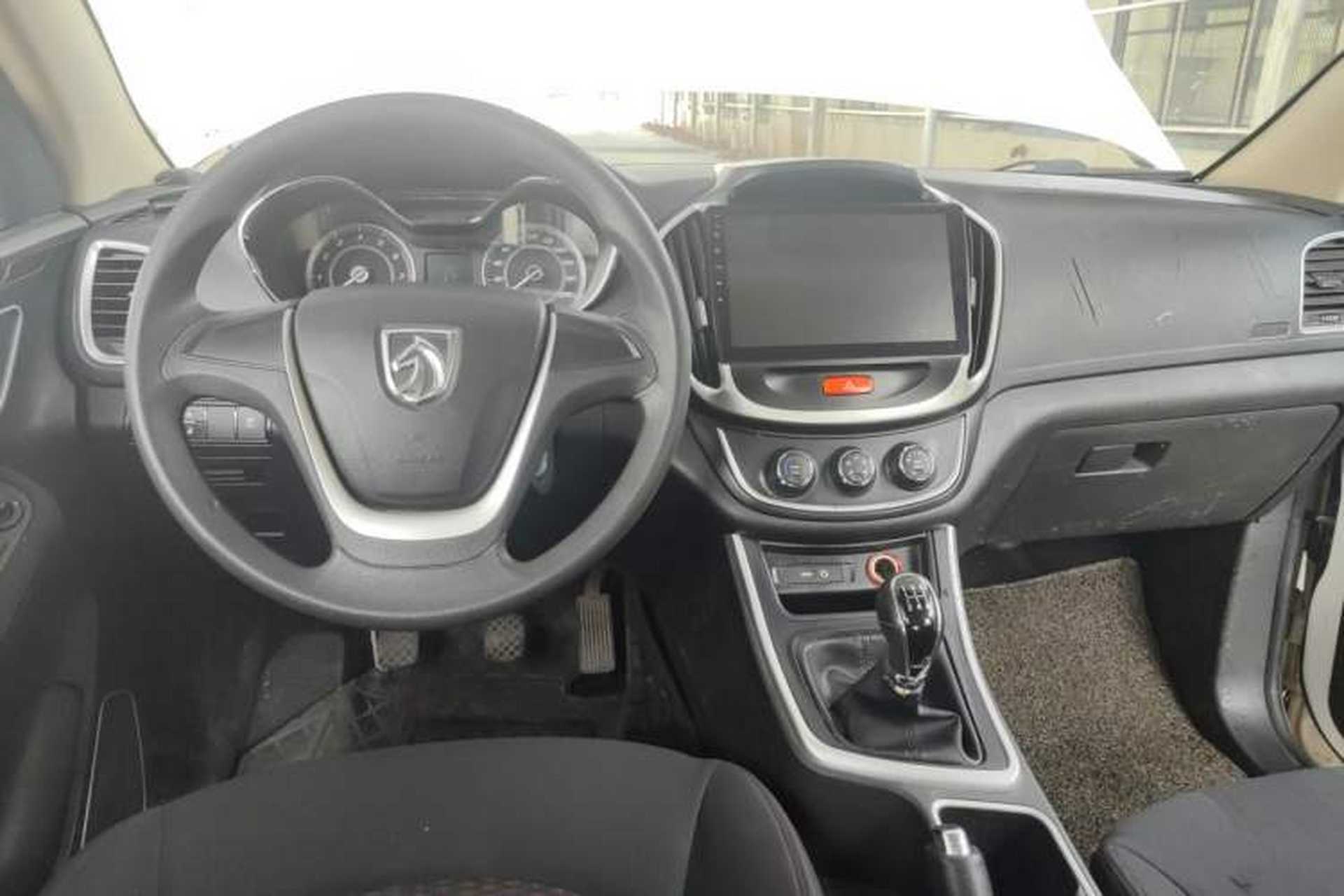 Used Baojun 560 2016 1.8L Manual Value Edition Center Console