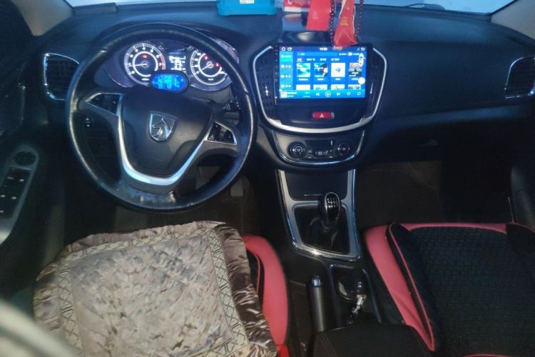 Used Baojun 560 2016 1.8L Manual Luxury Edition Center Console