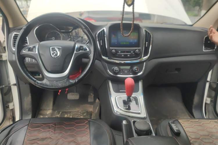 Used Baojun 560 2016 1.8L iAMT Luxury Model Center Console
