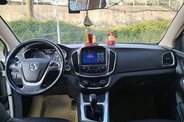 Used Baojun 560 2016 1.8L Manual Luxury Edition Center Console