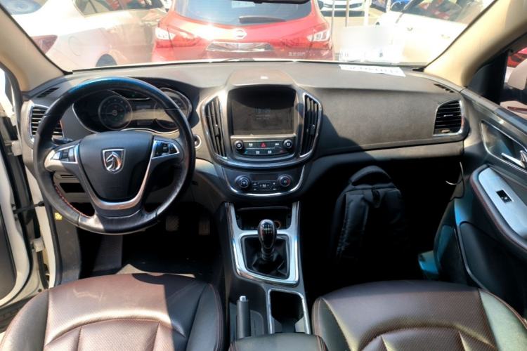 Used Baojun 560 2016 1.5T Manual Luxury Model Center Console