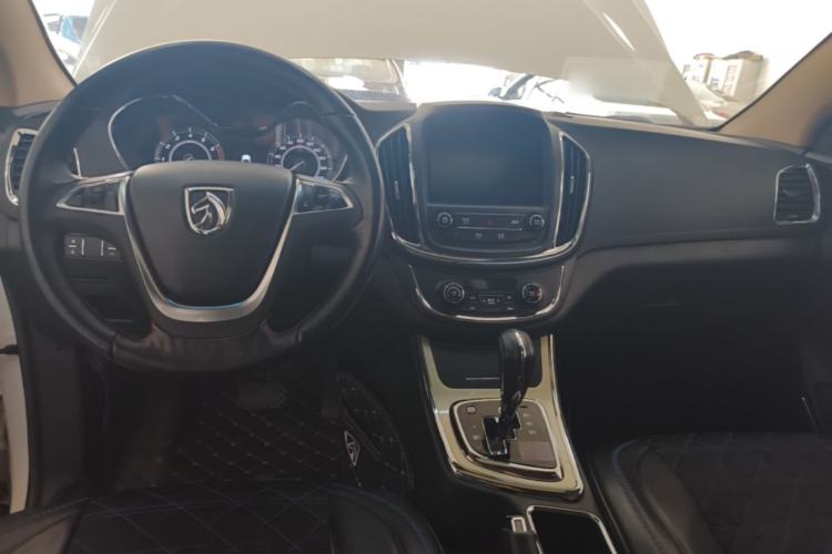 Used Baojun 560 2016 1.8L iAMT Luxury Model Center Console