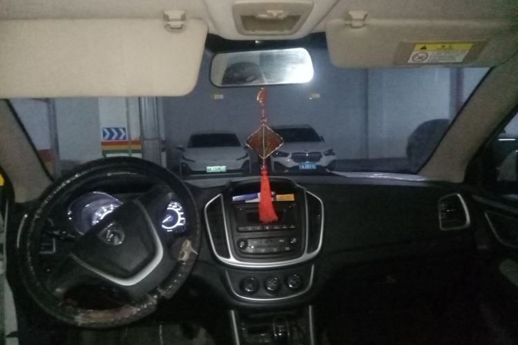 Used Baojun 560 2016 1.5T Manual Comfort Edition Center Console