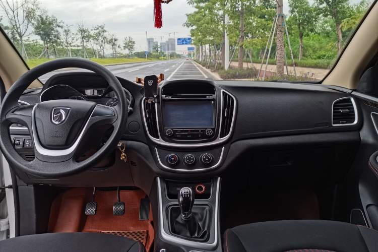 Used Baojun 560 2016 1.8L Manual Value Edition Center Console