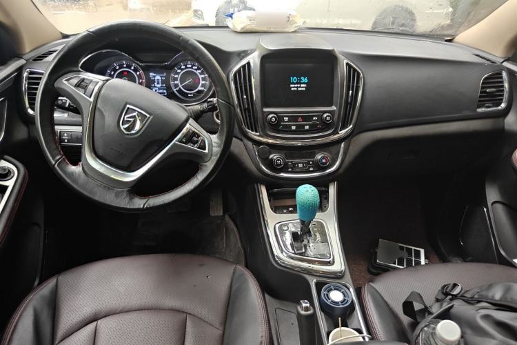 Used Baojun 560 2016 1.8L iAMT Luxury Model Center Console