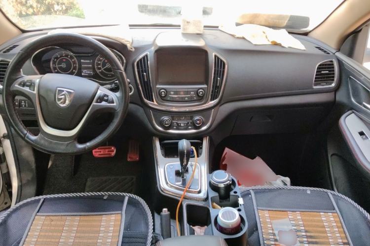 Used Baojun 560 2016 1.8L iAMT Luxury Model Center Console