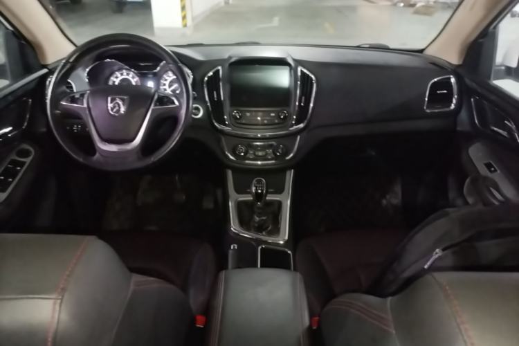 Used Baojun 560 2016 1.5T Manual Luxury Model Center Console
