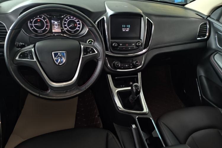 Used Baojun 560 2016 1.8L Manual Luxury Edition Center Console