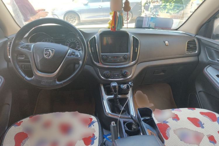 Used Baojun 560 2016 1.8L Manual Luxury Edition Center Console