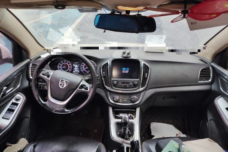 Used Baojun 560 2016 1.8L Manual Luxury Edition Center Console