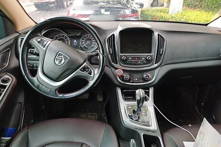 Used Baojun 560 2016 1.8L iAMT Luxury Model Center Console