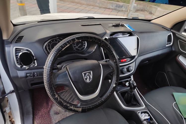 Used Baojun 560 2016 1.5T Manual Comfort Edition Center Console