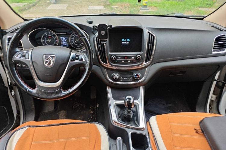 Used Baojun 560 2016 1.5T Manual Luxury Model Center Console