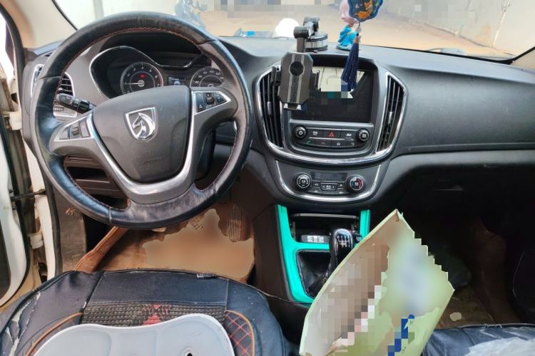 Used Baojun 560 2016 1.8L Manual Luxury Edition Center Console
