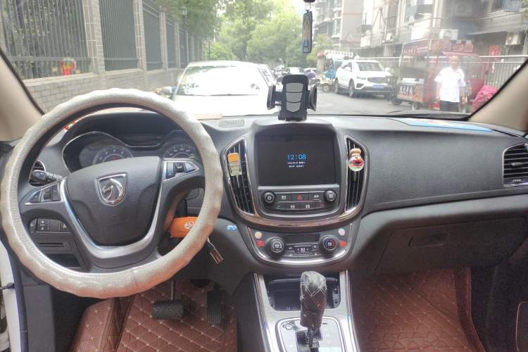 Used Baojun 560 2016 1.8L iAMT Elite Edition Center Console