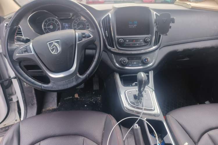Used Baojun 560 2016 1.8L iAMT Luxury Model Center Console