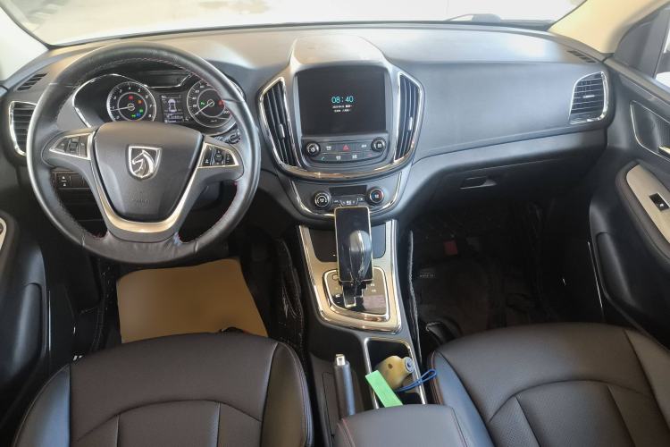 Used Baojun 560 2016 1.8L iAMT Luxury Model Center Console