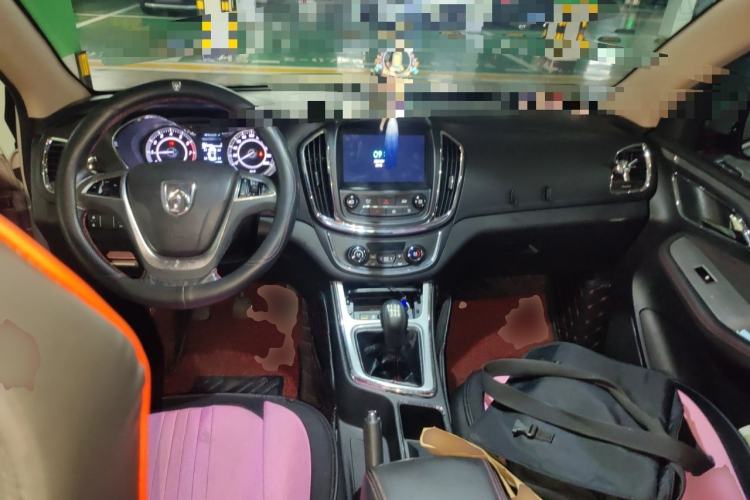 Used Baojun 560 2016 1.8L Manual Luxury Edition Center Console