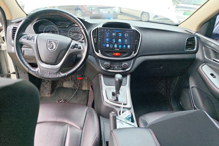 Used Baojun 560 2016 1.8L iAMT Luxury Model Center Console