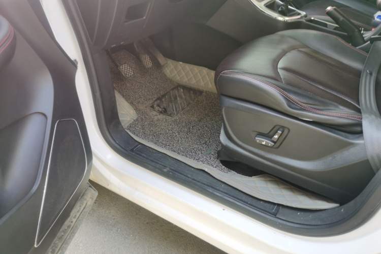 Used Baojun 560 2016 1.8L Manual Luxury Edition Driver Seat