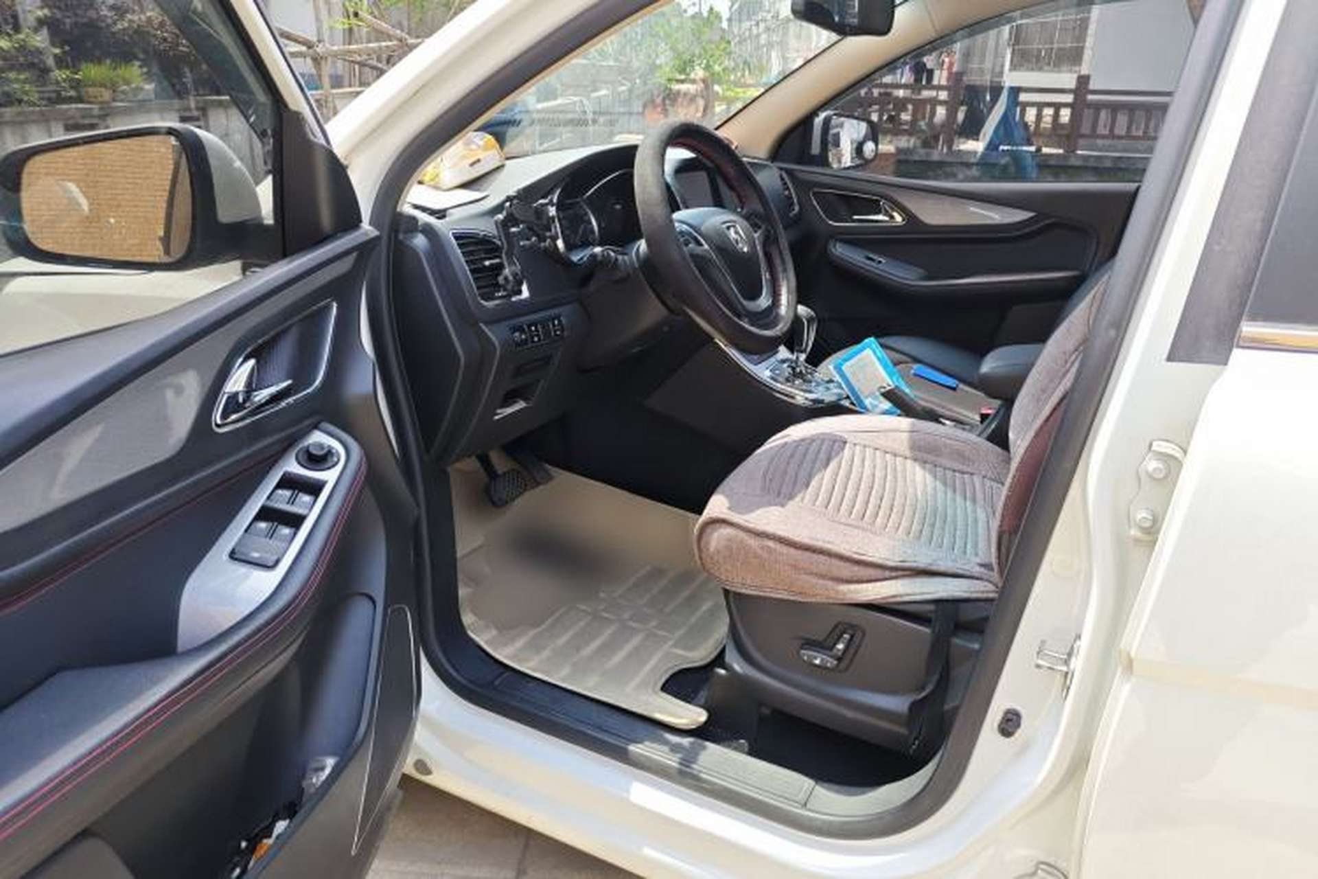 Used Baojun 560 2016 1.8L iAMT Luxury Model Driver Seat