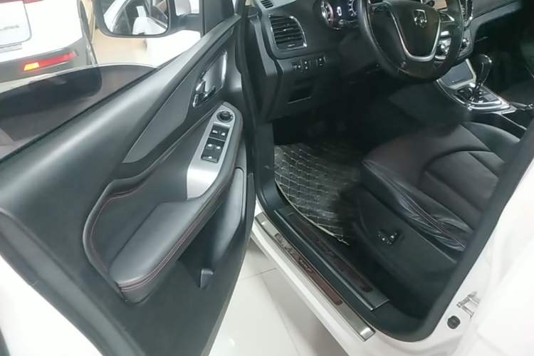 Used Baojun 560 2016 1.8L iAMT Luxury Model Driver Seat