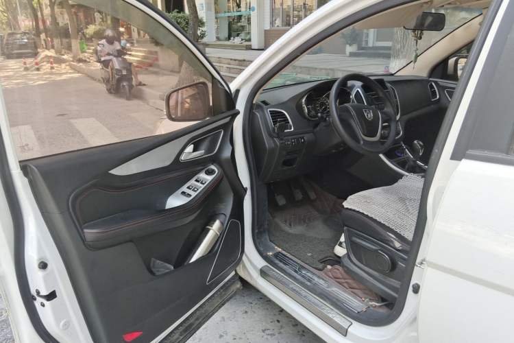 Used Baojun 560 2016 1.5T Manual Comfort Edition Driver Seat