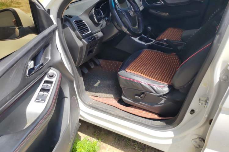 Used Baojun 560 2016 1.5T Manual Luxury Model Driver Seat