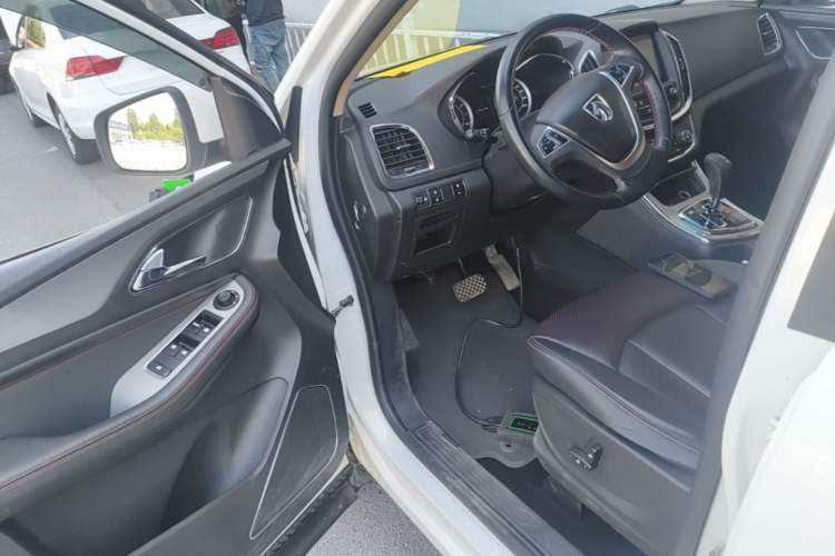 Used Baojun 560 2016 1.8L iAMT Luxury Model Driver Seat