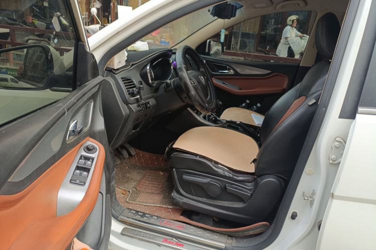 Used Baojun 560 2016 1.5T Manual Elite Edition Driver Seat