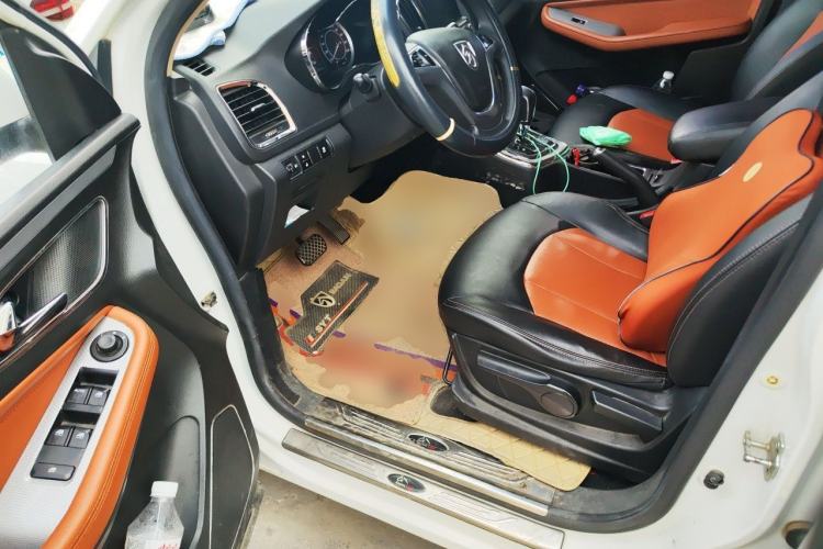 Used Baojun 560 2016 1.8L iAMT Elite Edition Driver Seat