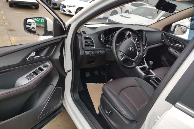 Used Baojun 560 2016 1.5T Manual Luxury Model Driver Seat