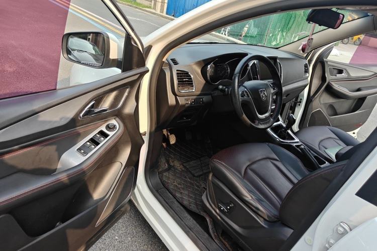 Used Baojun 560 2016 1.5T Manual Luxury Model Driver Seat