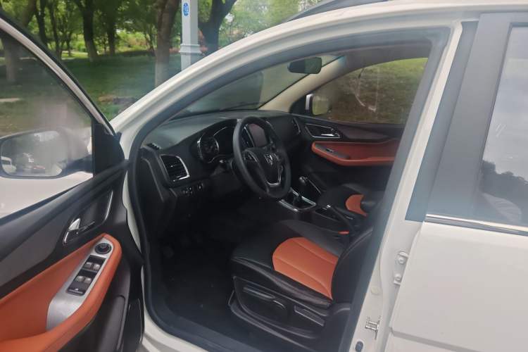 Used Baojun 560 2016 1.5T Manual Elite Edition Driver Seat