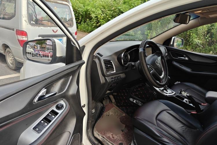 Used Baojun 560 2016 1.8L iAMT Luxury Model Driver Seat