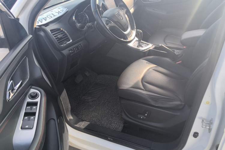 Used Baojun 560 2016 1.8L iAMT Luxury Model Driver Seat